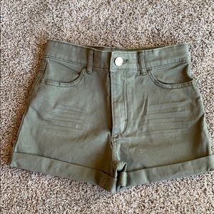 NWT H&M girls shorts, size 8-9Y